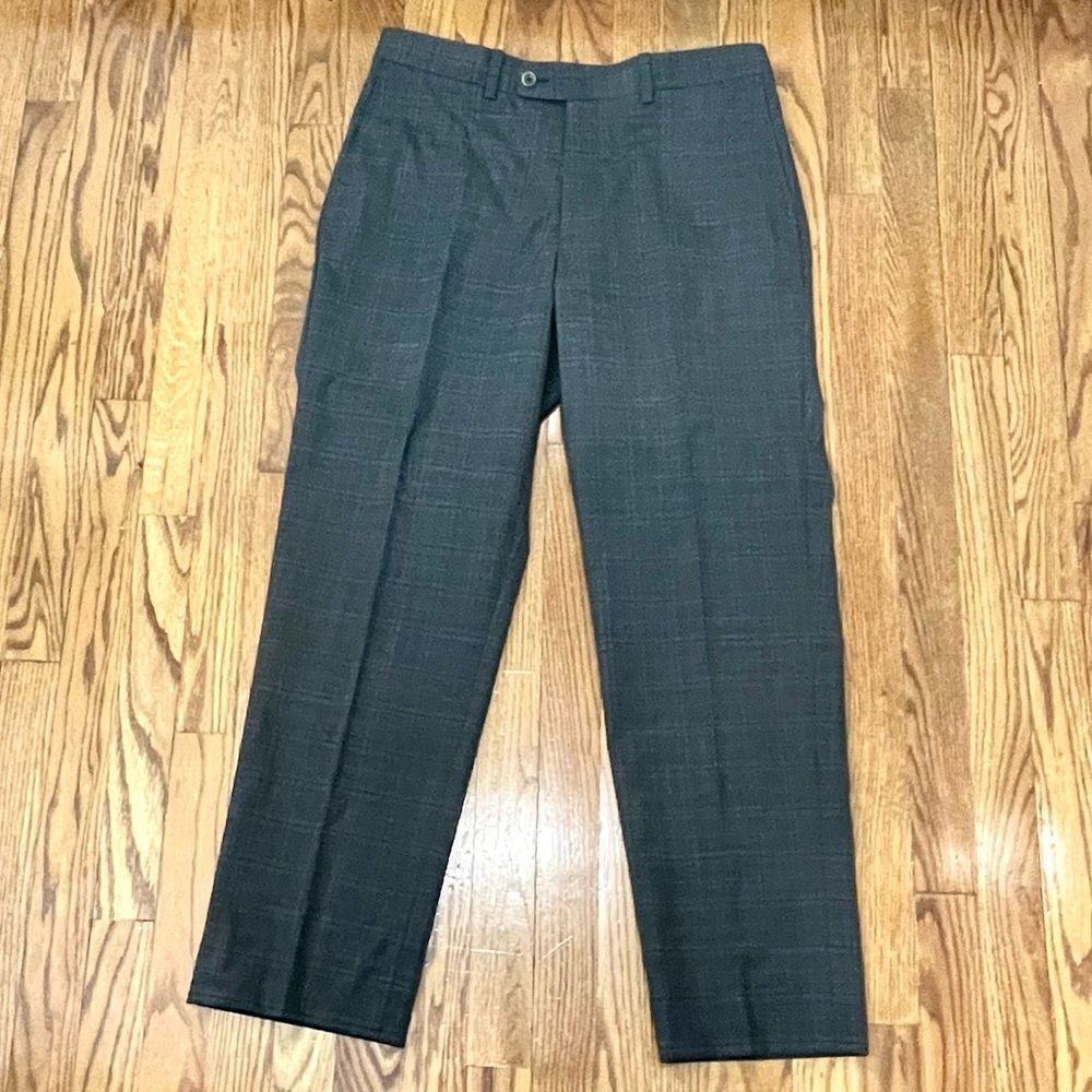 Betenly PHOENIX Charcoal Grey Plaid Flat front Dress Pants. Size 33.